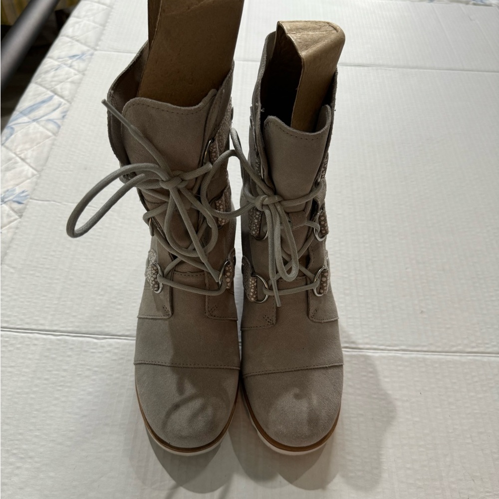 Stylish Gray Women's Boots